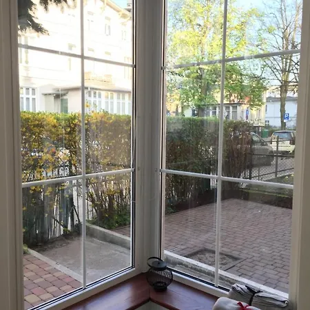 Sopocki Dworek Apartment *