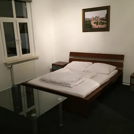 Sopocki Dworek Apartment *