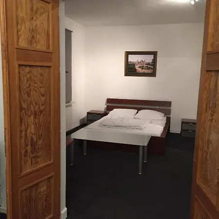 Sopocki Dworek Apartment *